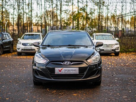 2013 Hyundai Solaris I, чёрный, 635000 рублей, вид 3