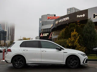 2021 Volkswagen Golf VIII, белый, 2418000 рублей, вид 3