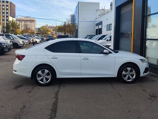 2021 Skoda Octavia IV (A8), белый, 2450000 рублей, вид 4