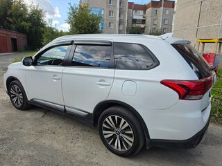 2018 Mitsubishi Outlander III Рестайлинг 3, белый, 2250000 рублей, вид 5