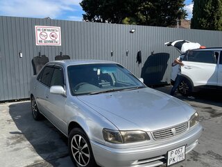 2000 Toyota Corolla VIII (E110) Рестайлинг, серебристый, 300000 рублей, вид 1