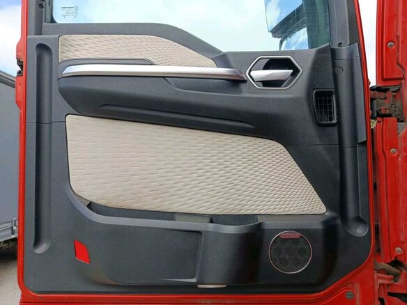2023 Sinotruk Sitrak C7H MAX, красный, 3910000 рублей - вид 9