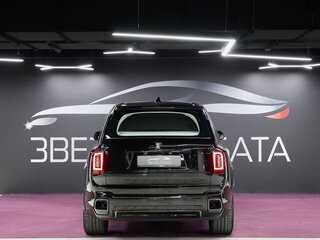 2026 Rolls-Royce Cullinan Black Badge I Рестайлинг (Series II), чёрный, 79900000 рублей, вид 4