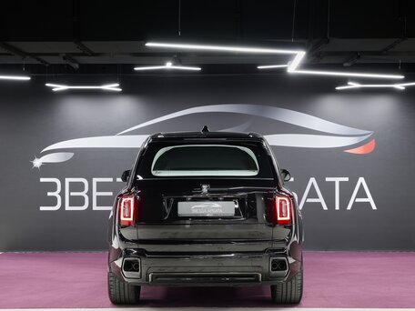 2026 Rolls-Royce Cullinan Black Badge I Рестайлинг (Series II), чёрный, 79900000 рублей, вид 4