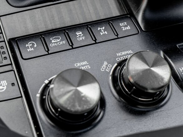 2019 Lexus LX 570 III Рестайлинг 2, чёрный, 6500000 рублей - вид 17