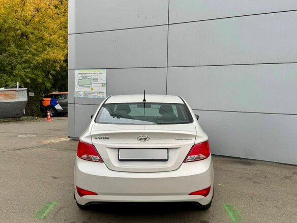 2015 Hyundai Solaris I Рестайлинг, бежевый, 900000 рублей - вид 4