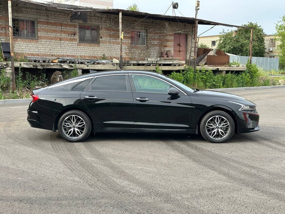 2020 Kia K5 III, чёрный, 2445000 рублей - вид 3