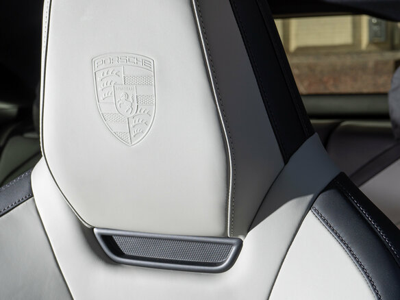 2026 Porsche Cayenne Electric IV, зелёный - вид 14