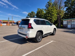 2019 Toyota Land Cruiser Prado 150 Series Рестайлинг 2, белый, 5639000 рублей, вид 4