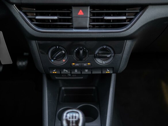 2021 Volkswagen Polo VI, чёрный, 1469000 рублей - вид 13