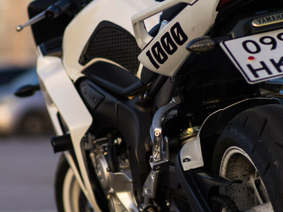 2009 Yamaha FZ1, белый, 800000 рублей - вид 9