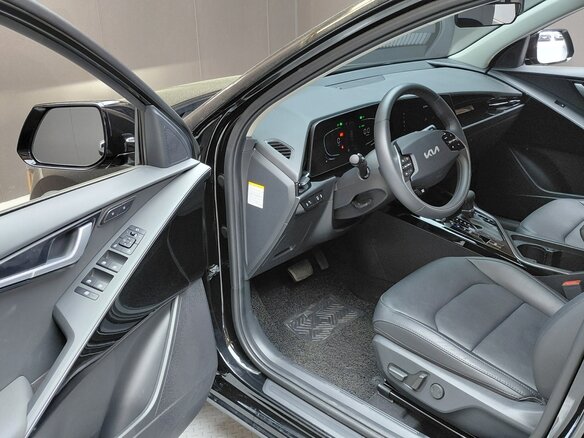 2022 Kia Niro II, чёрный, 1870999 рублей - вид 16