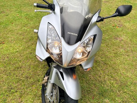 2006 Honda VFR 800, серебристый, 460000 рублей, вид 2