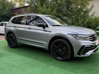 2022 Volkswagen Tiguan II Рестайлинг, серебристый, 3400000 рублей, вид 4