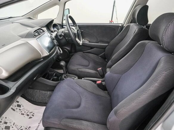2011 Honda Fit Hybrid II, серый, 899000 рублей - вид 12
