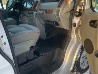 2002 Renault Trafic II, серебристый, 1200000 рублей, вид 5