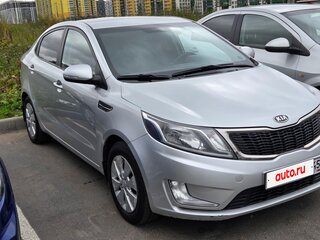 2012 Kia Rio 5-speed III, серебристый, 760000 рублей, вид 3