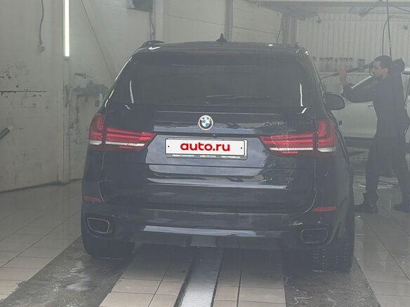 2017 BMW X5 M50d III (F15), синий, 4000000 рублей - вид 4