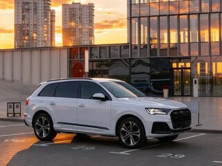 2022 Audi Q7 55 TFSI II (4M) Рестайлинг, белый, 4100000 рублей, вид 2