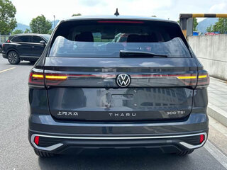 2023 Volkswagen Tharu 300 TSI I Рестайлинг, чёрный, 2255000 рублей, вид 5
