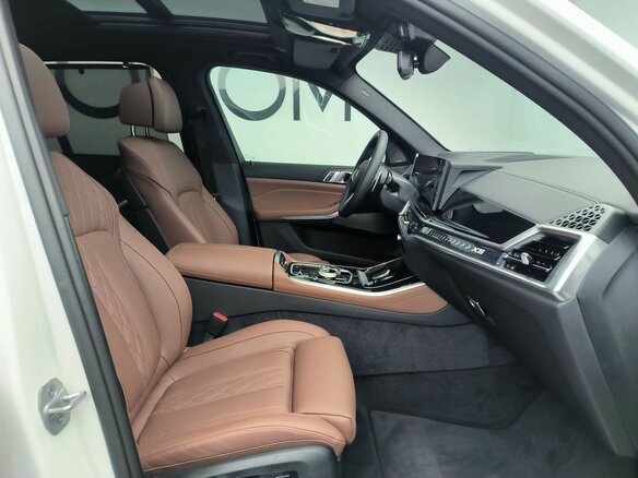 2025 BMW X5 40i IV (G05/G18) Рестайлинг, белый - вид 12