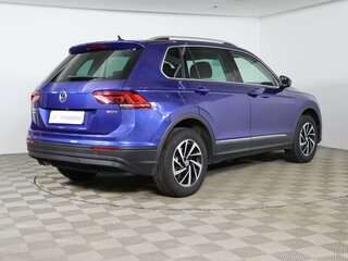 2018 Volkswagen Tiguan II, синий, 2079990 рублей, вид 5