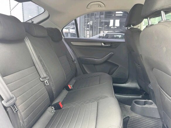 2019 Skoda Rapid I Рестайлинг, белый, 1350000 рублей - вид 13