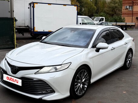 2018 Toyota Camry VIII (XV70), белый, 2850000 рублей, вид 1