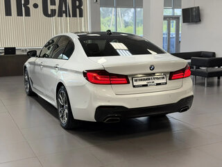 2017 BMW 5 серии 530i xDrive VII (G30/G31/G38), белый, 3290000 рублей, вид 3