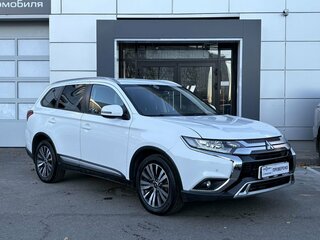 2019 Mitsubishi Outlander III Рестайлинг 3, белый, 1839000 рублей, вид 3