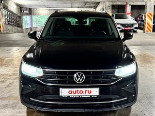 2021 Volkswagen Tiguan II Рестайлинг, чёрный, 3775000 рублей, вид 3