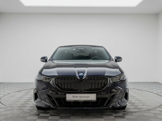 2025 BMW 5 серии 530i xDrive VIII (G60/G61/G68), чёрный, 9790000 рублей, вид 3