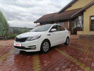 2017 Kia Rio III Рестайлинг, белый, 990000 рублей, вид 4