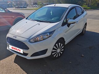 2016 Ford Fiesta Mk6 Рестайлинг, белый, 730000 рублей, вид 1
