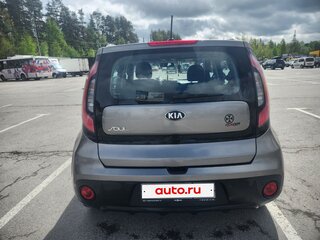 2017 Kia Soul II Рестайлинг, серебристый, 1650000 рублей, вид 3