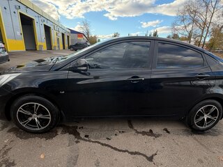2011 Hyundai Solaris I, чёрный, 790000 рублей, вид 3