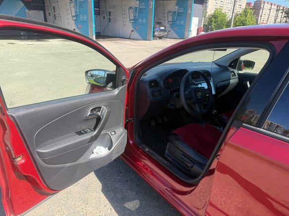 2013 Volkswagen Polo V, красный, 890000 рублей - вид 6