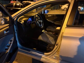 2013 Hyundai Solaris I, серебристый, 650000 рублей, вид 5