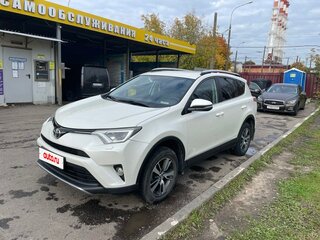 2017 Toyota RAV4 IV (XA40) Рестайлинг, белый, 2050000 рублей, вид 3