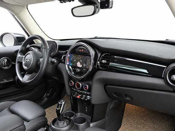 2022 Mini Hatch Cooper III (F55/F56) Рестайлинг 2, серебристый, 1860000 рублей - вид 16