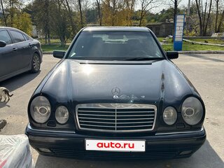 1999 Mercedes-Benz E-Класс 200 II (W210, S210), чёрный, 470000 рублей, вид 1