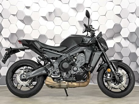 2024 Yamaha MT-09 (FZ-09), чёрный, 1199000 рублей, вид 3