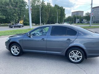 2011 Skoda Octavia II (A5) Рестайлинг, серый, 900000 рублей, вид 1