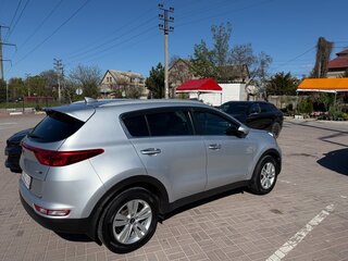 2017 Kia Sportage IV, серебристый, 1900000 рублей, вид 3