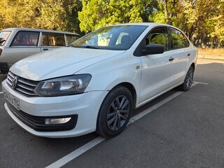 2017 Volkswagen Polo V Рестайлинг, белый, 500000 рублей, вид 1