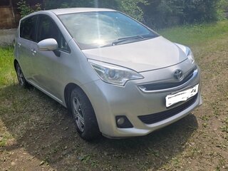 2015 Toyota Ractis II, серебристый, 850000 рублей, вид 1