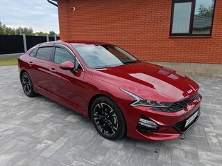 2023 Kia K5 III, красный, 1800000 рублей, вид 1