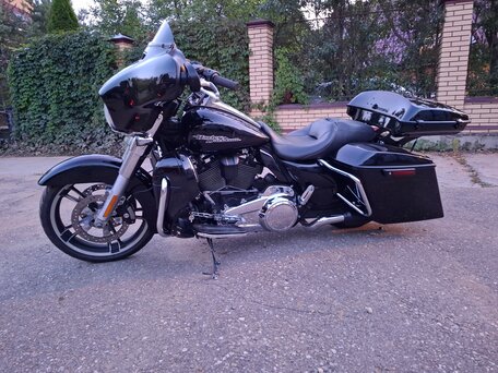 2017 Harley-Davidson Street Glide, чёрный, 1250000 рублей, вид 3