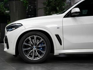2020 BMW X5 30d IV (G05/G18), белый, 6850000 рублей, вид 5