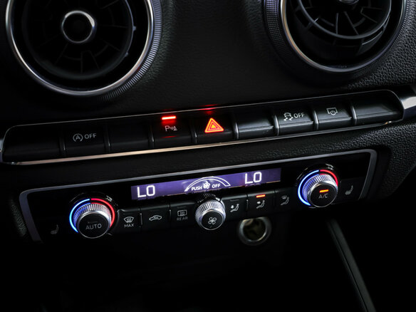 2019 Audi A3 III (8V) Рестайлинг, чёрный, 1590000 рублей - вид 16